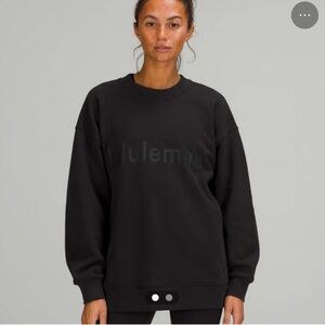 Black Lulu crewneck